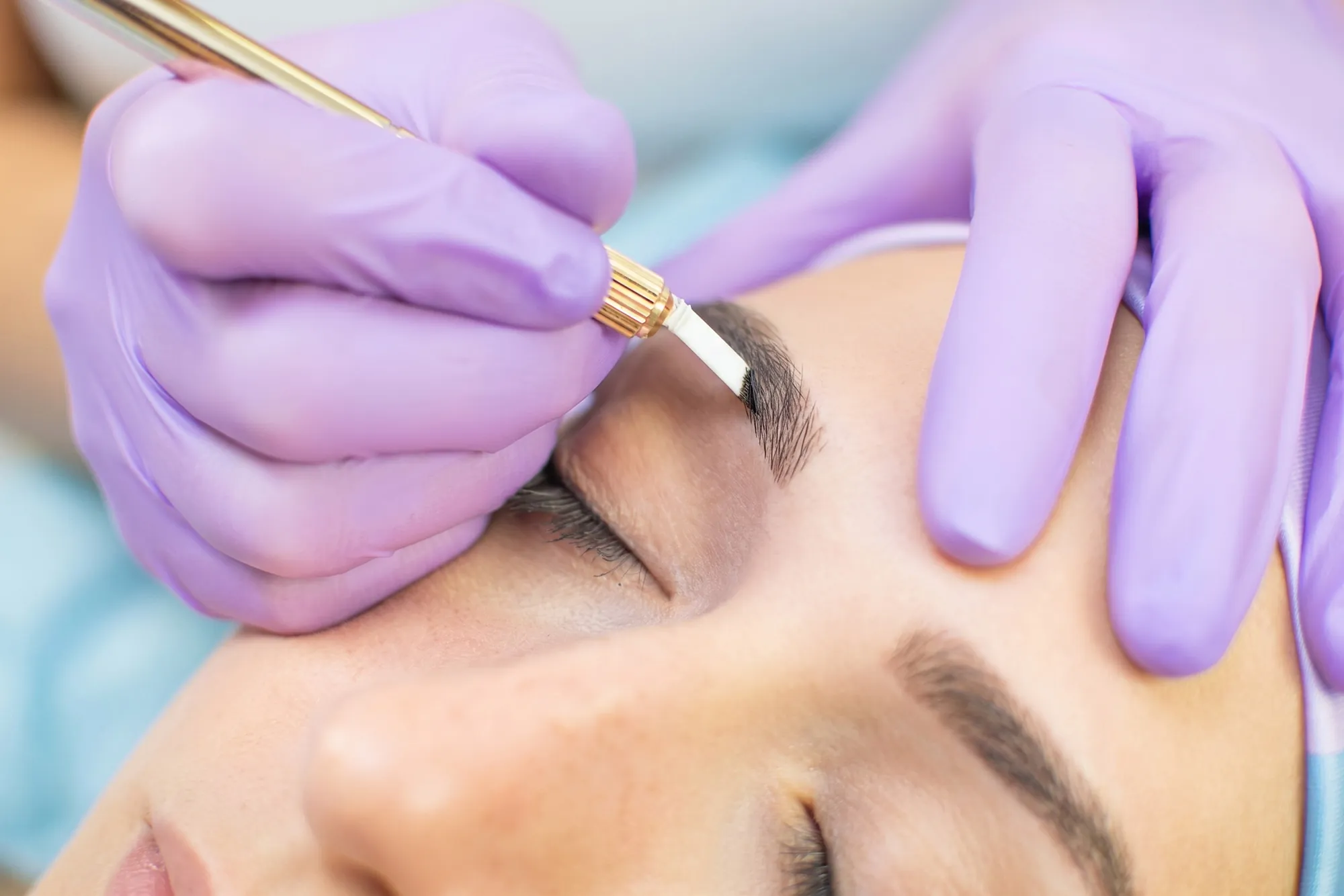 Microblading der Augenbrauen im Gesundheitszentrum Schweitzer in Tulfes